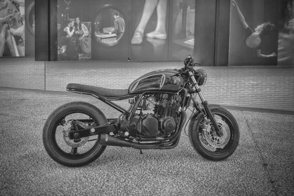 Transformer une moto en Brat&nbsp;: étapes et budget