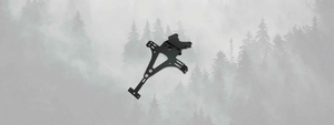 Collection de supports de plaque moto sur Blackpines.fr
