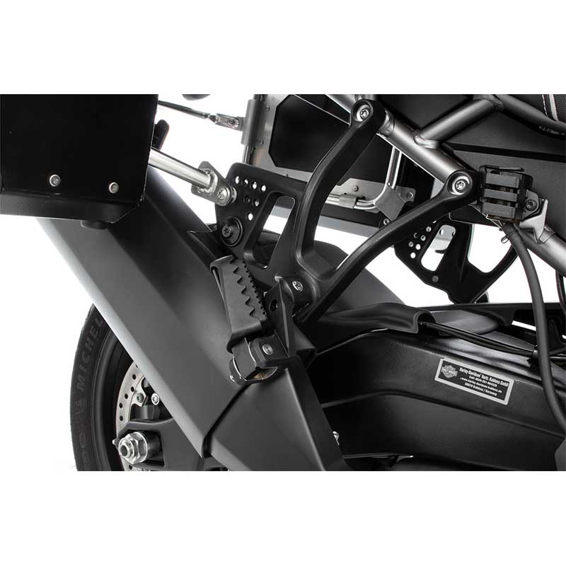 Abaissement de repose-pieds passager Wunderlich pour Pan America 1250. Blackpines.fr