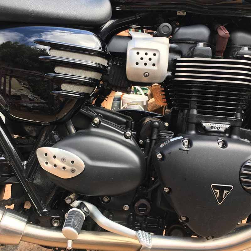 Caches lateraux moto Motone Customs pour Triumph. Blackpines.fr