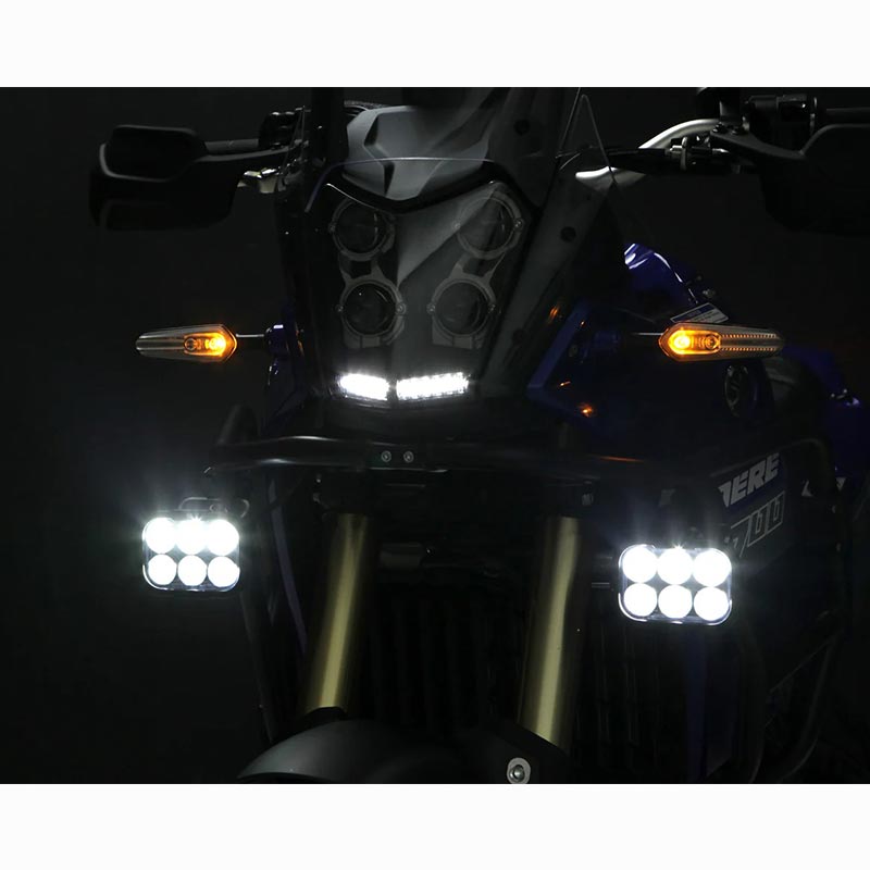 Feux additionnels moto LED blancs Denali DL6. Blackpines.fr