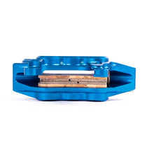 Etrier 6 pistons 27mm axial Aerotec Beringer kt13a bleu. Blackpines.fr