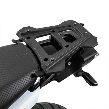 Harnais de selle OS-BASE kriega pour Husqvarna Norden 901 sur porte-bagages.