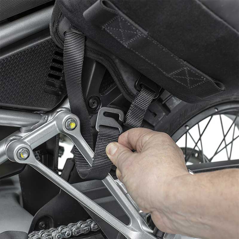 Harnais de selle Kriega OSBASE rackless pour Aprilia Tuareg 660.