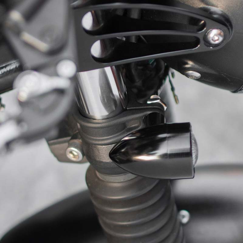 Supports de clignotants pour fourche 41mm Motone Customs Clampits. Blackpines.fr