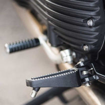 Repose-pieds pilote Ranger Motone Customs. Blackpines.fr