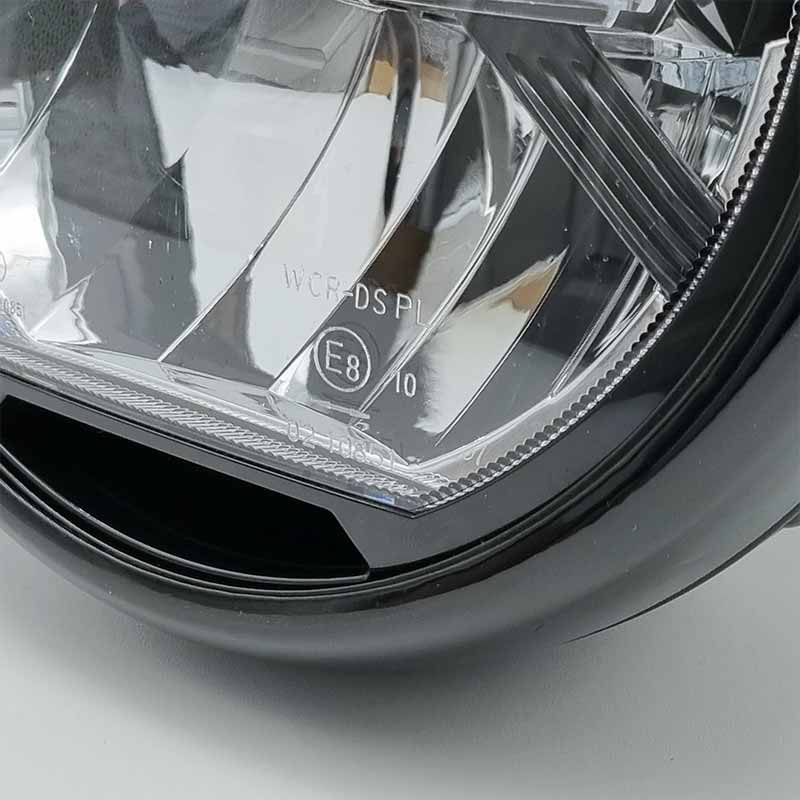 Phare moto LED type 3 avec cuvelage noir. Blackpines.fr