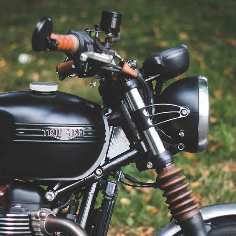 Patte de phare moto Giger Motone Customs. Blackpines.fr