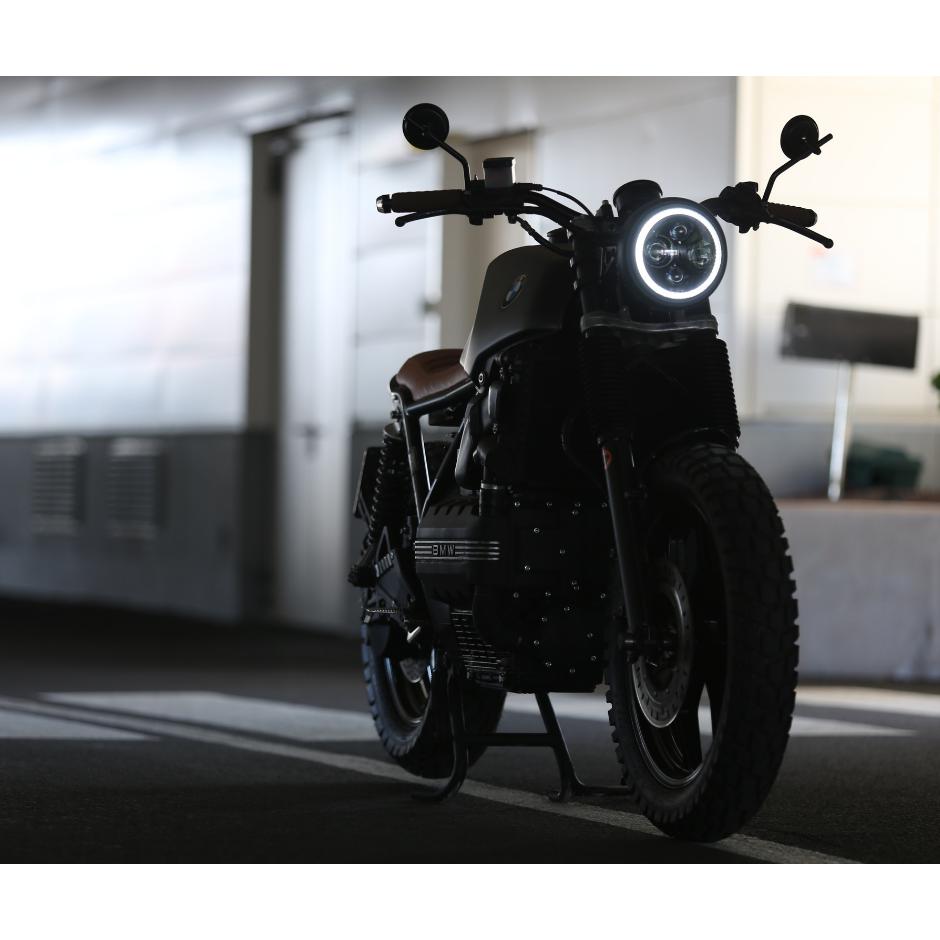Phare optique LED pour CAFE RACER avec feu diurne Noir ou Chrome-blackpines.fr