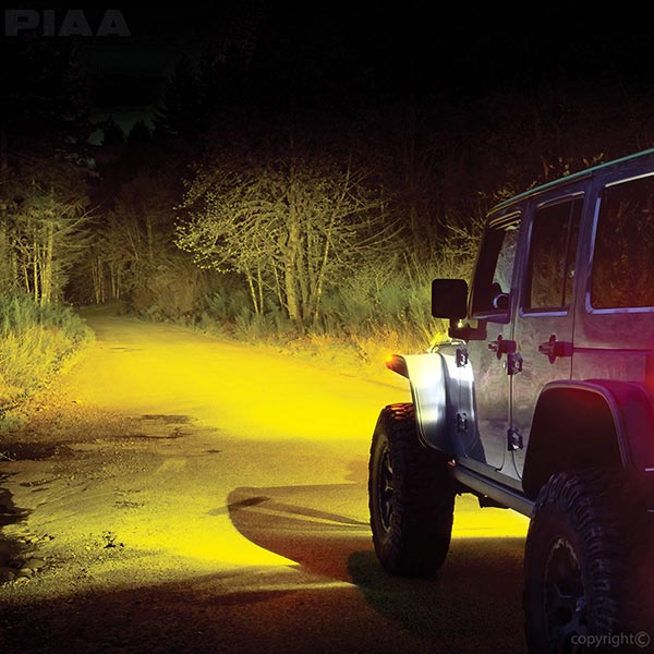 Feux additionnels route jaunes LP530 LED DK536BG PIAA. Blackpines.fr