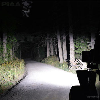 Feux additionnels route blancs LP530 LED DK535BG PIAA. Blackpines.fr
