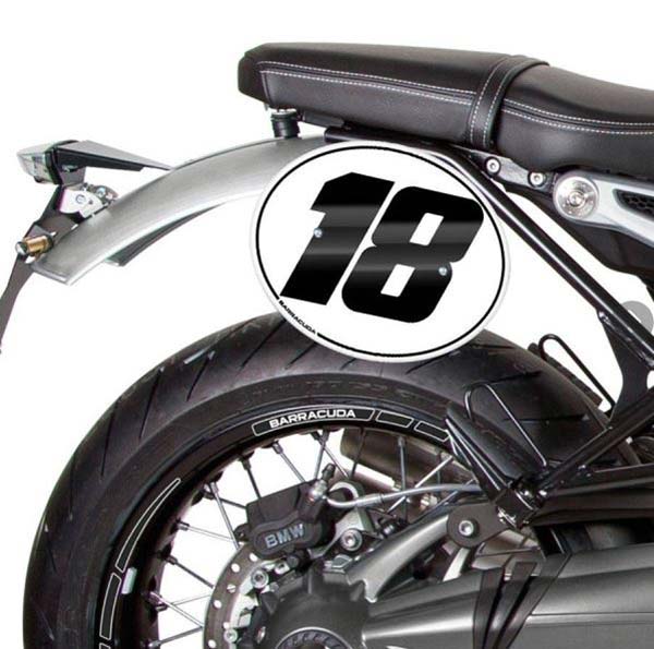 Support numero Barracuda pour BMW R nineT. Blackpines.fr