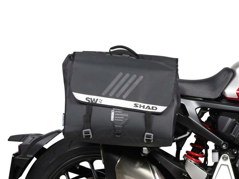 Paire de sacoches cavalieres moto Shad SW42. Blackpines.fr