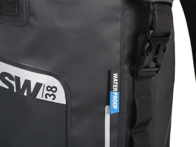 Sac moto balluchon Shad SW38. Blackpines.fr