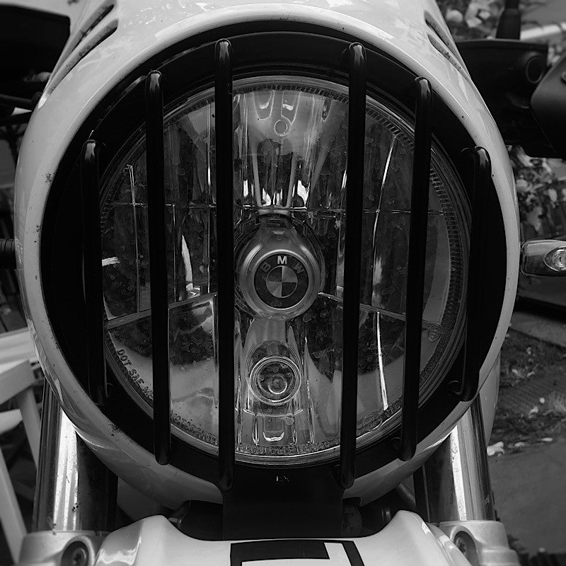 Grille phare avant Extreme Ex Motorcycle pour BMW R NineT. Blackpines.fr