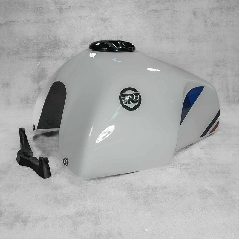 Cache reservoir moto rallye blanc pour Interceptor. Blackpines.fr