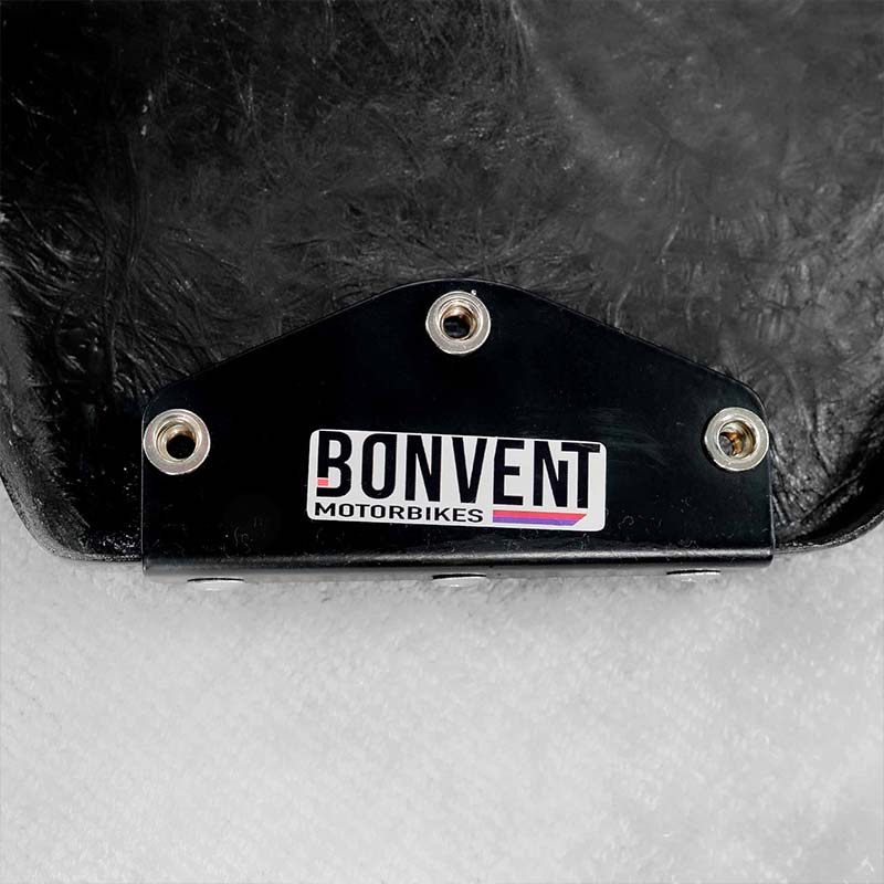 Caches lateraux Street Scrambler Bonvent pour Royal Enfield 650. Blackpines.fr